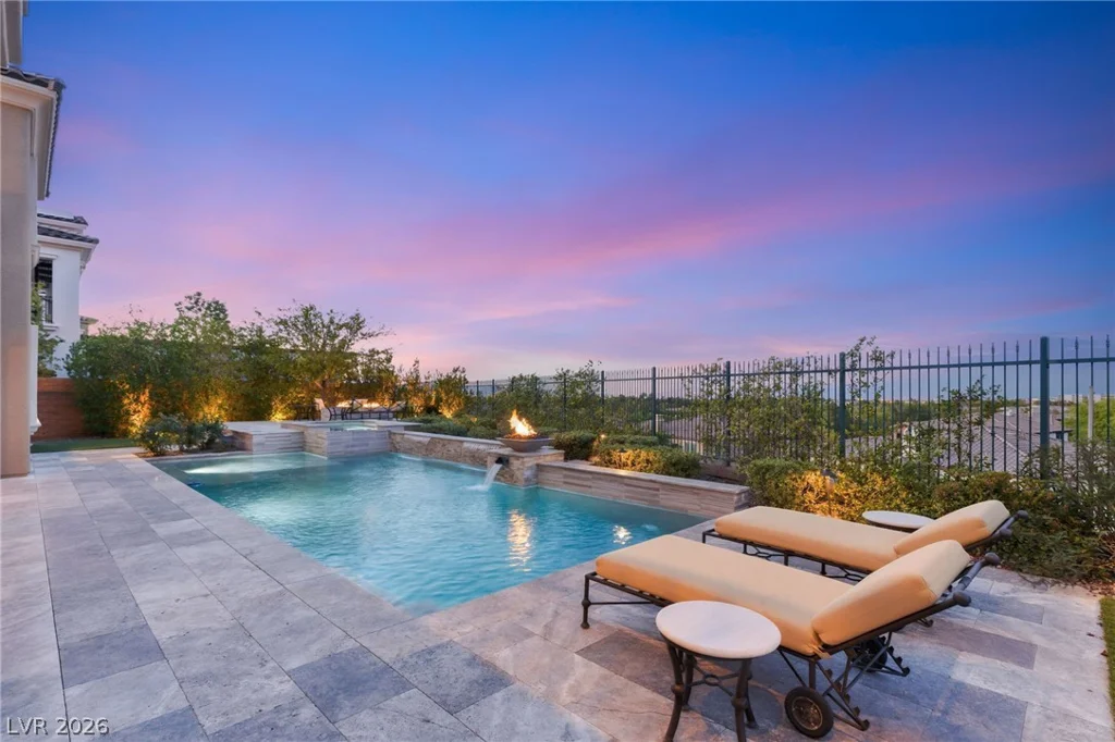 8 Olympia Chase, Las Vegas, NV 89141