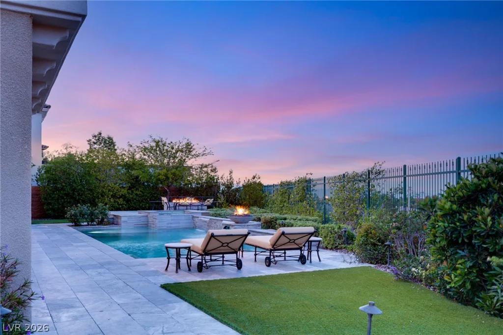 8 Olympia Chase, Las Vegas, NV 89141