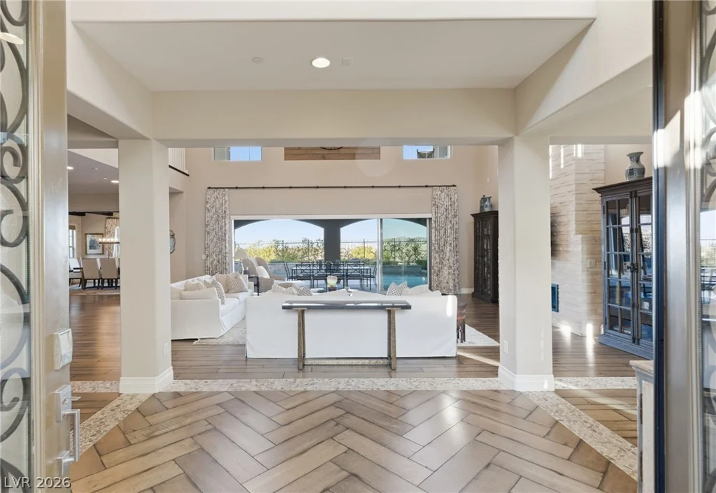 8 Olympia Chase, Las Vegas, NV 89141