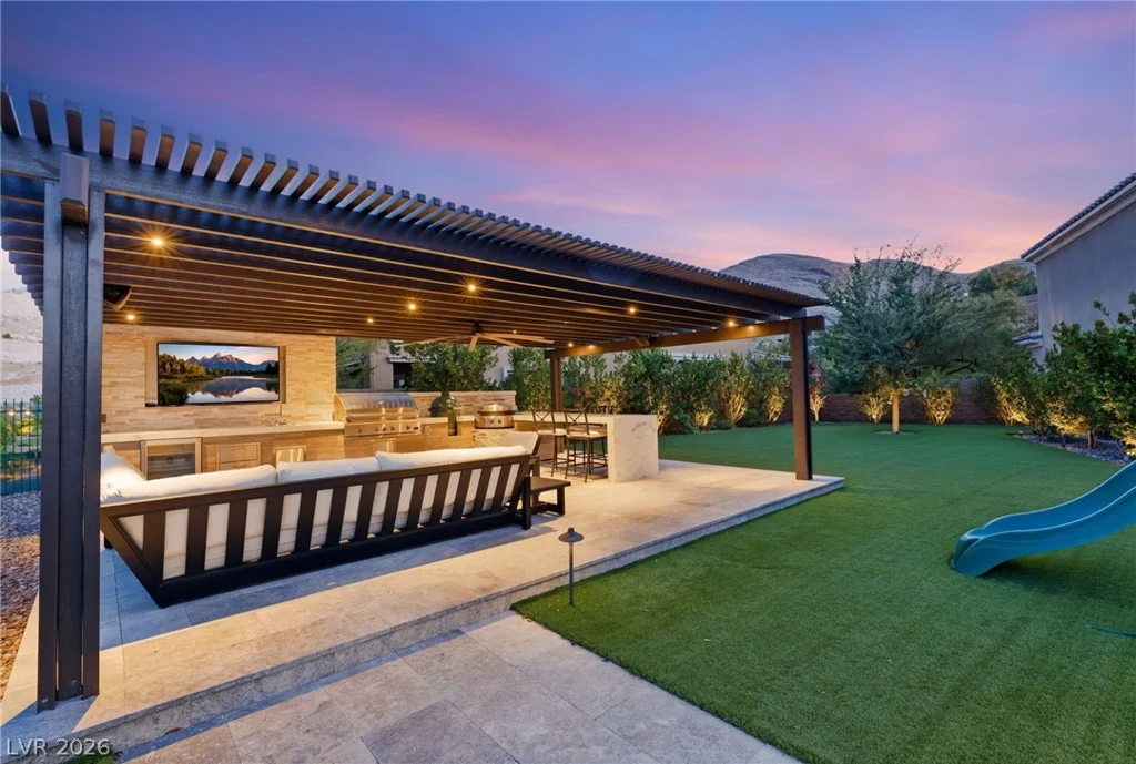 8 Olympia Chase, Las Vegas, NV 89141