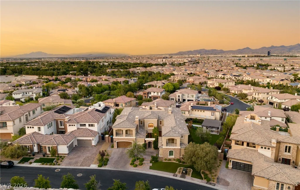 8 Olympia Chase, Las Vegas, NV 89141