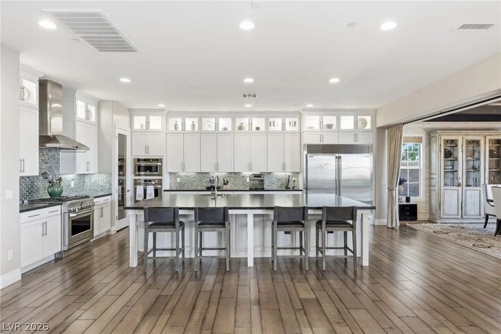 8 Olympia Chase, Las Vegas, NV 89141