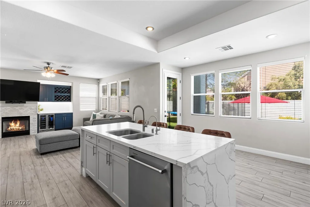 9520 Chalgrove Village, Las Vegas, NV 89145