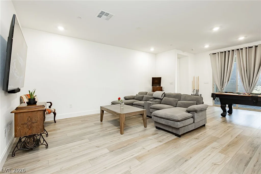 10135 Carmine Clay, Las Vegas, NV 89143