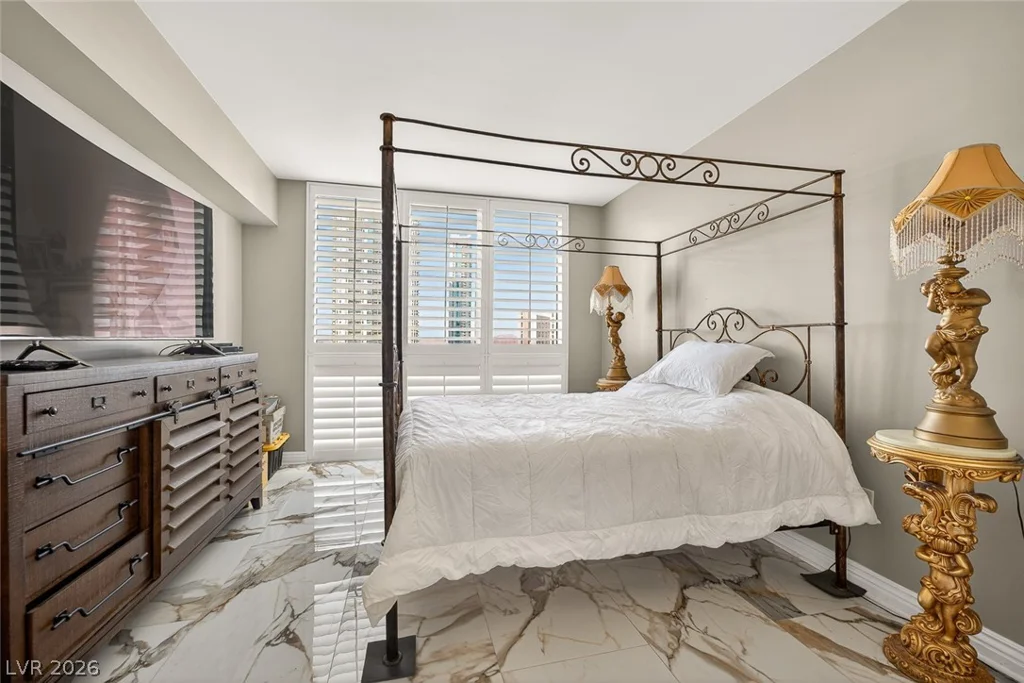2747 Paradise, Las Vegas, NV 89109