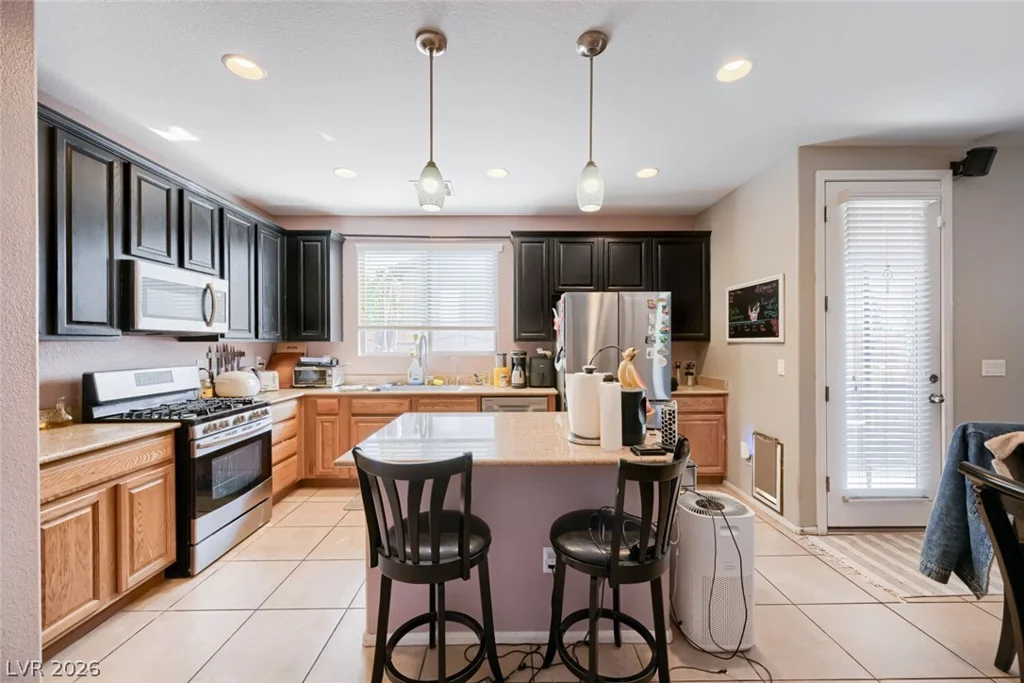 7242 Regent Pond, Las Vegas, NV 89166