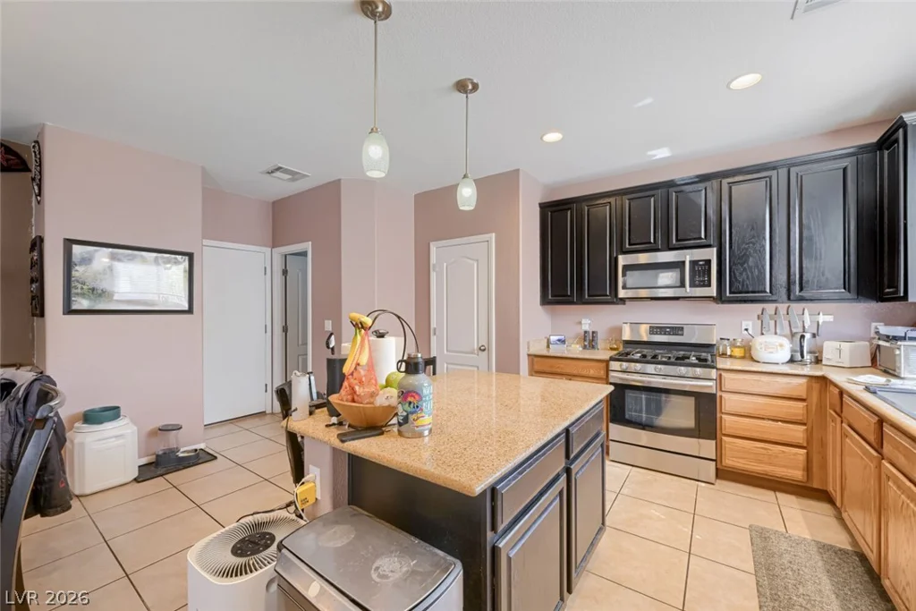 7242 Regent Pond, Las Vegas, NV 89166