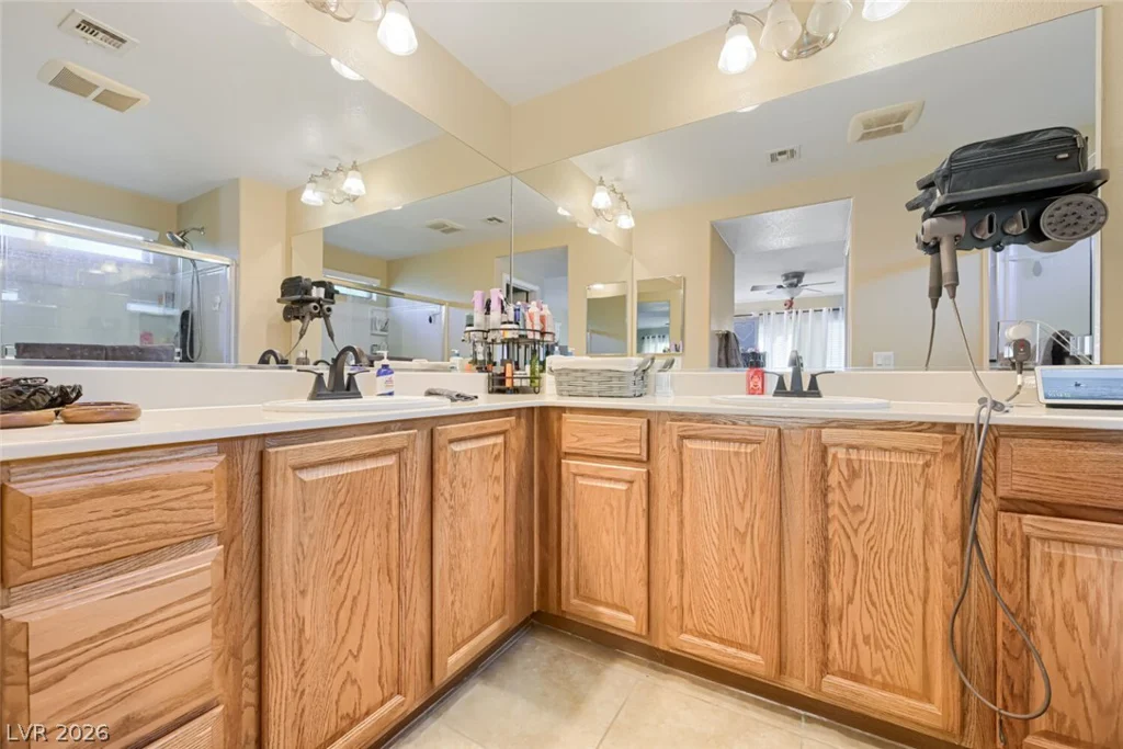 7242 Regent Pond, Las Vegas, NV 89166