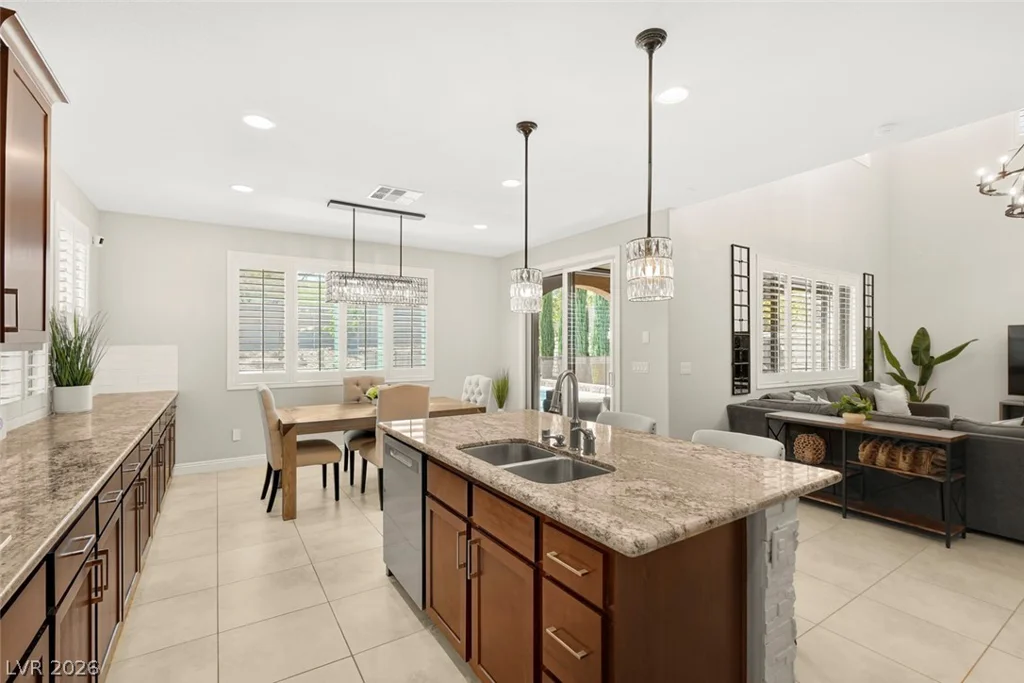 571 Signal Peak, Las Vegas, NV 89138