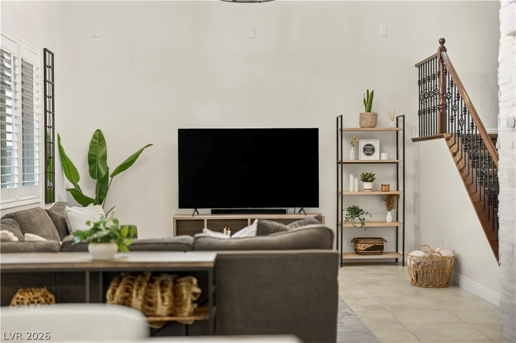 571 Signal Peak, Las Vegas, NV 89138