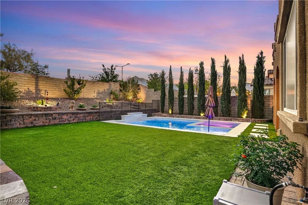 571 Signal Peak, Las Vegas, NV 89138