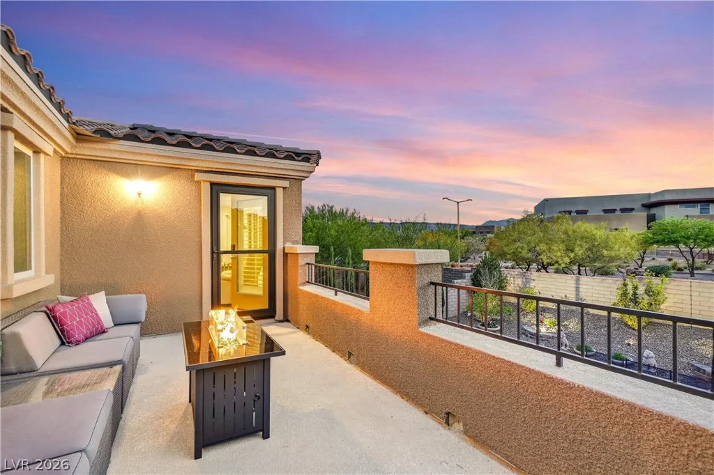 571 Signal Peak, Las Vegas, NV 89138