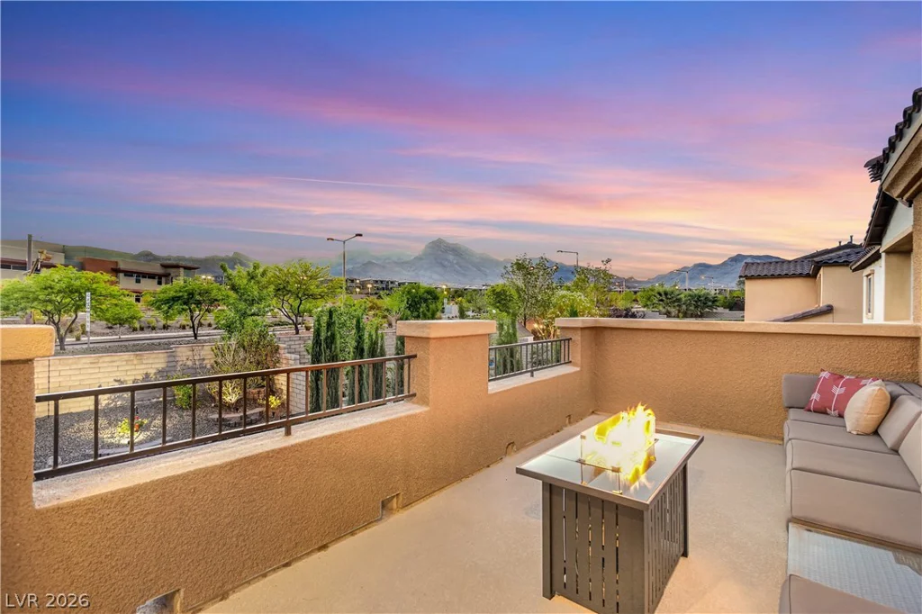 571 Signal Peak, Las Vegas, NV 89138