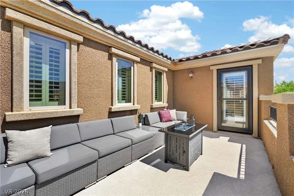 571 Signal Peak, Las Vegas, NV 89138