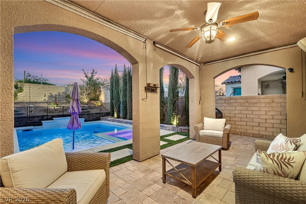 571 Signal Peak, Las Vegas, NV 89138