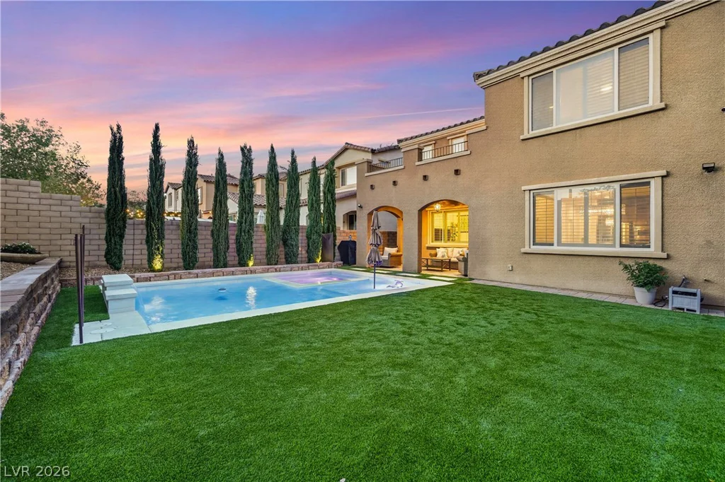 571 Signal Peak, Las Vegas, NV 89138