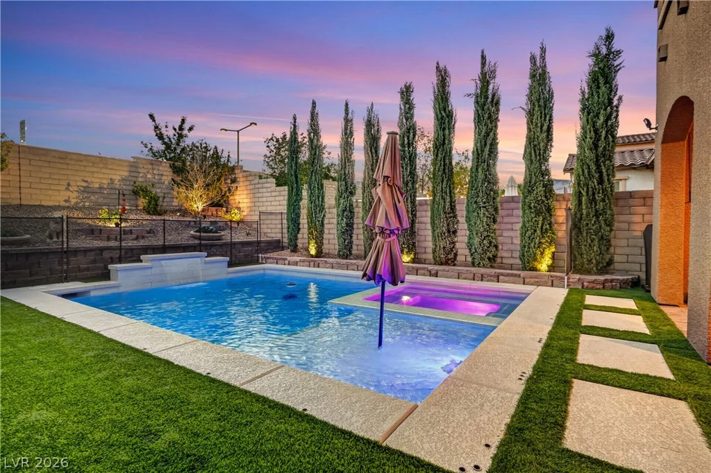 571 Signal Peak, Las Vegas, NV 89138