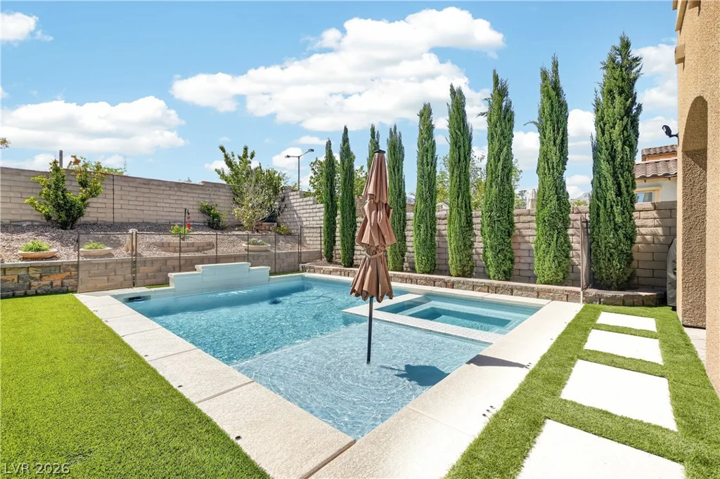 571 Signal Peak, Las Vegas, NV 89138