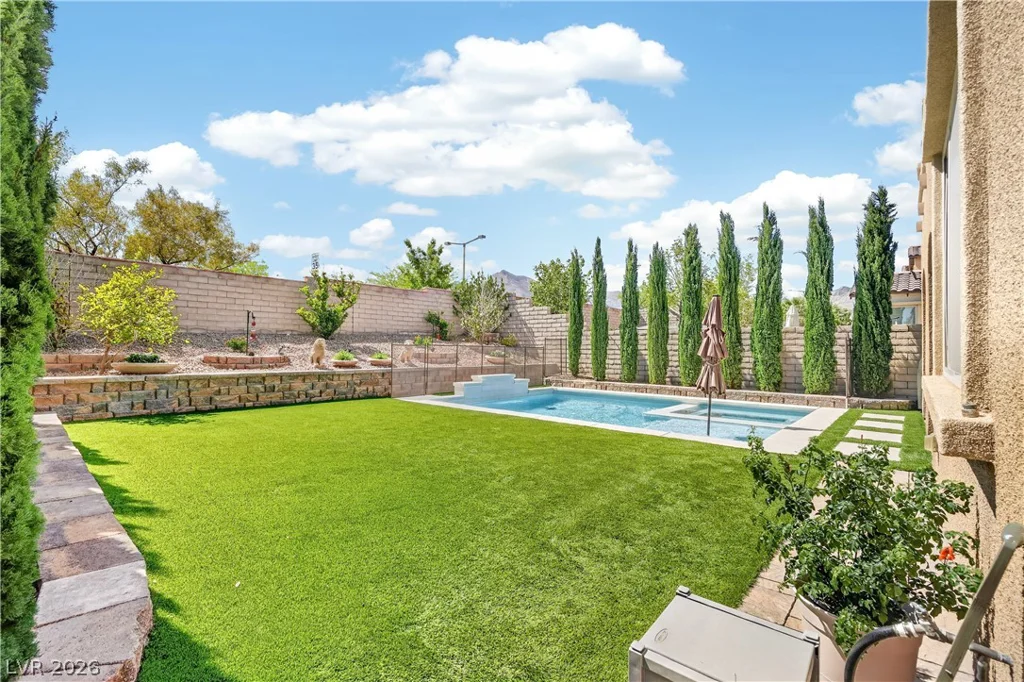 571 Signal Peak, Las Vegas, NV 89138