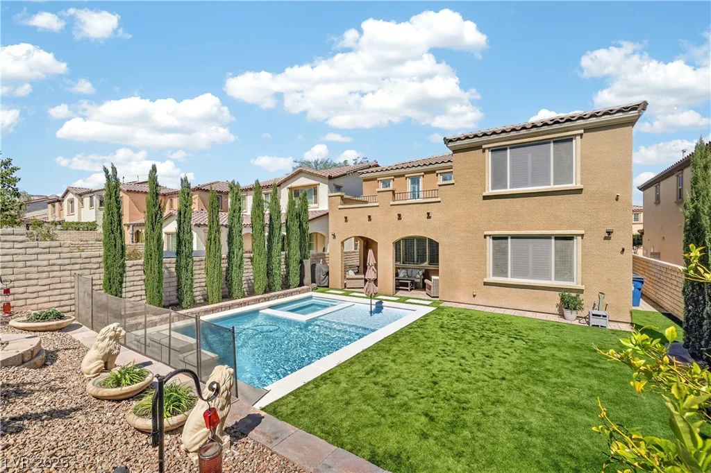 571 Signal Peak, Las Vegas, NV 89138