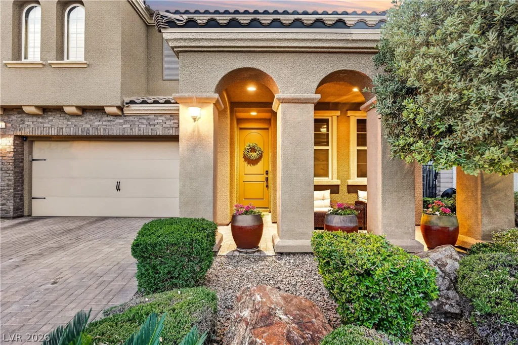 571 Signal Peak, Las Vegas, NV 89138