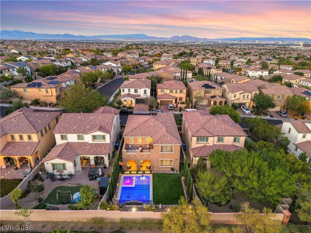 571 Signal Peak, Las Vegas, NV 89138