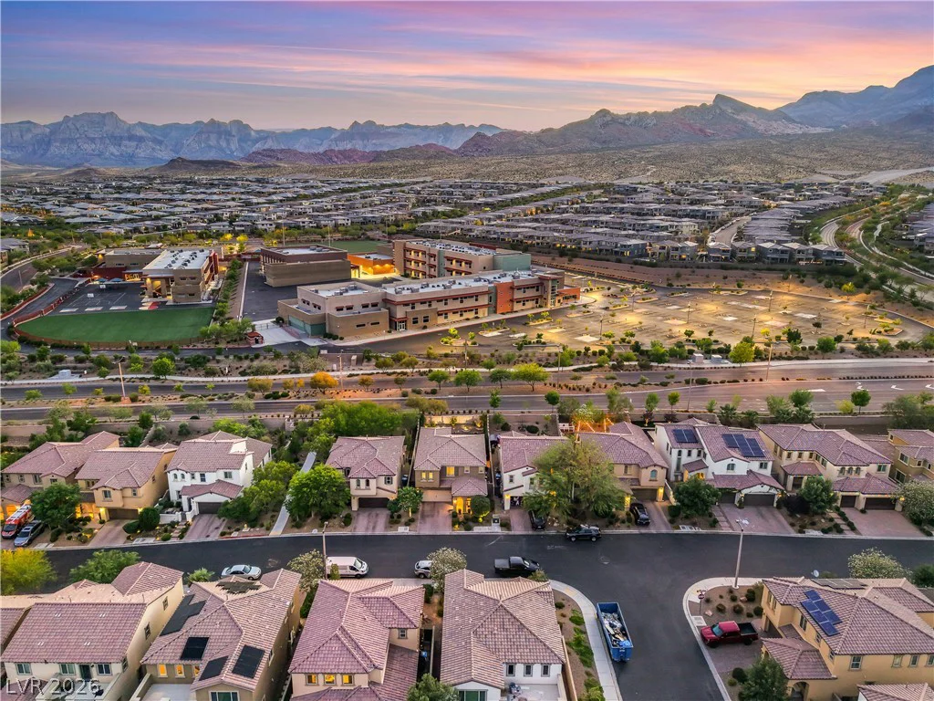 571 Signal Peak, Las Vegas, NV 89138