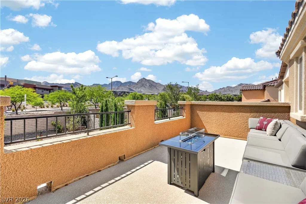 571 Signal Peak, Las Vegas, NV 89138