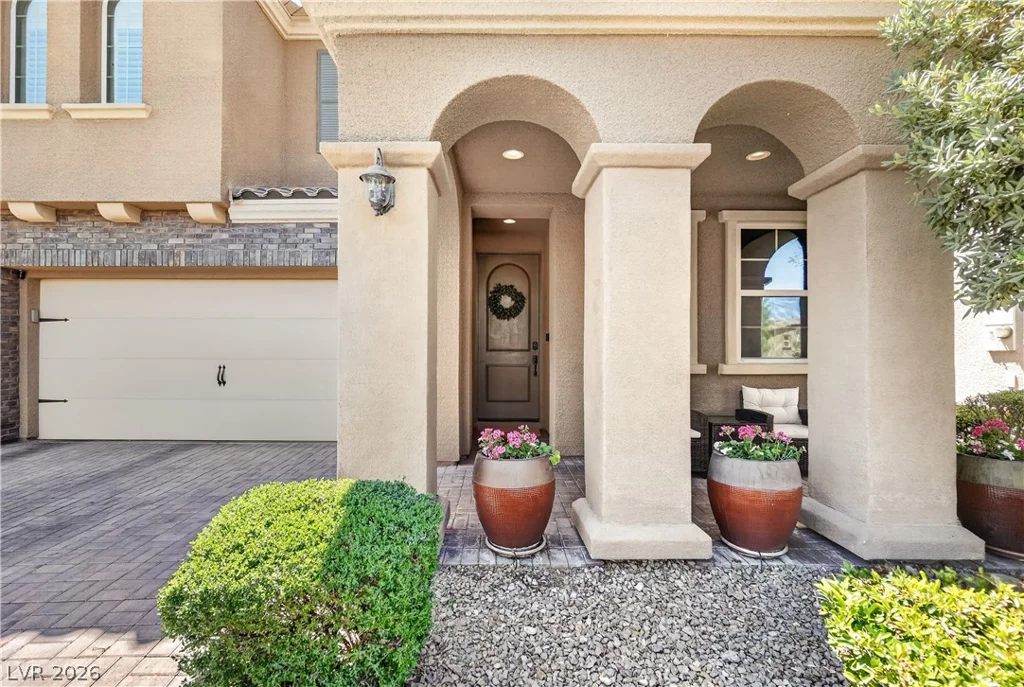 571 Signal Peak, Las Vegas, NV 89138