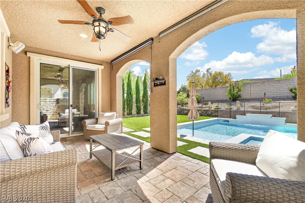 571 Signal Peak, Las Vegas, NV 89138