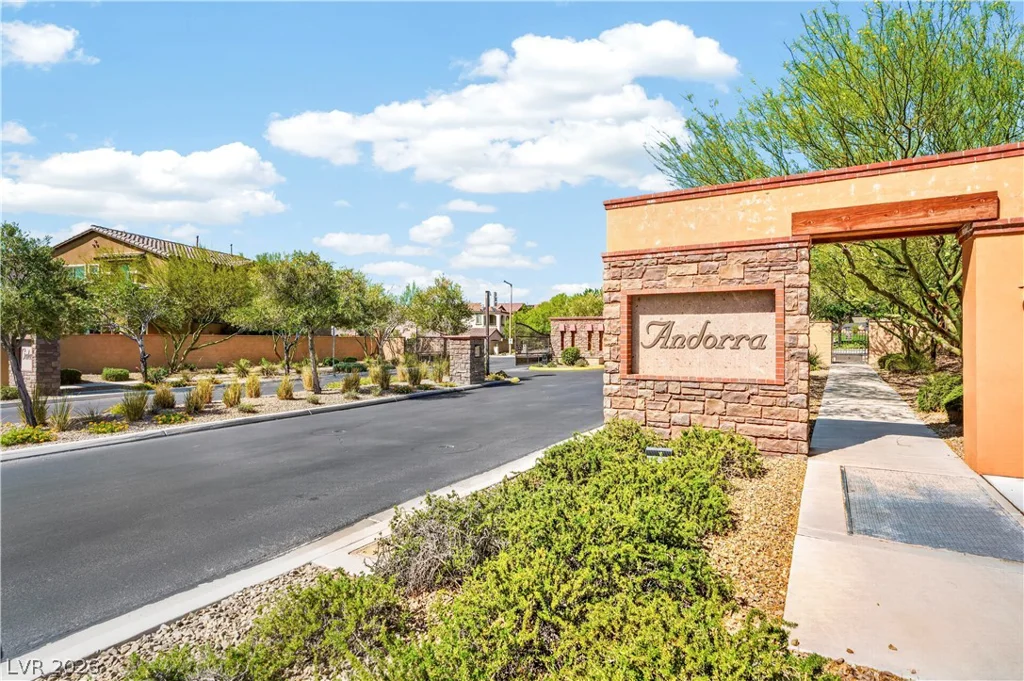 571 Signal Peak, Las Vegas, NV 89138