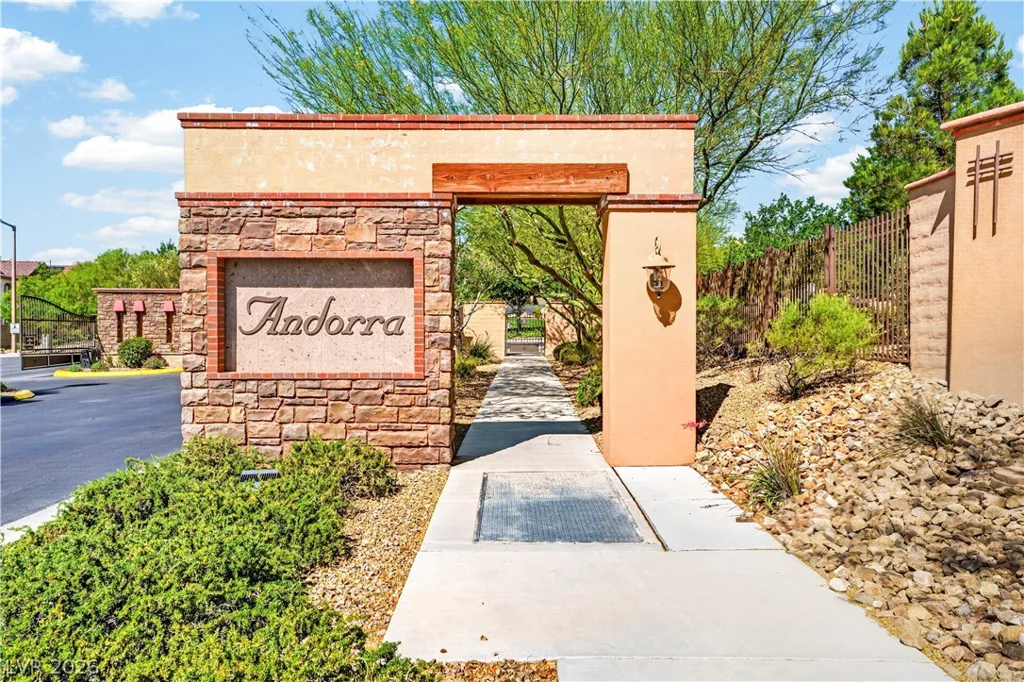 571 Signal Peak, Las Vegas, NV 89138