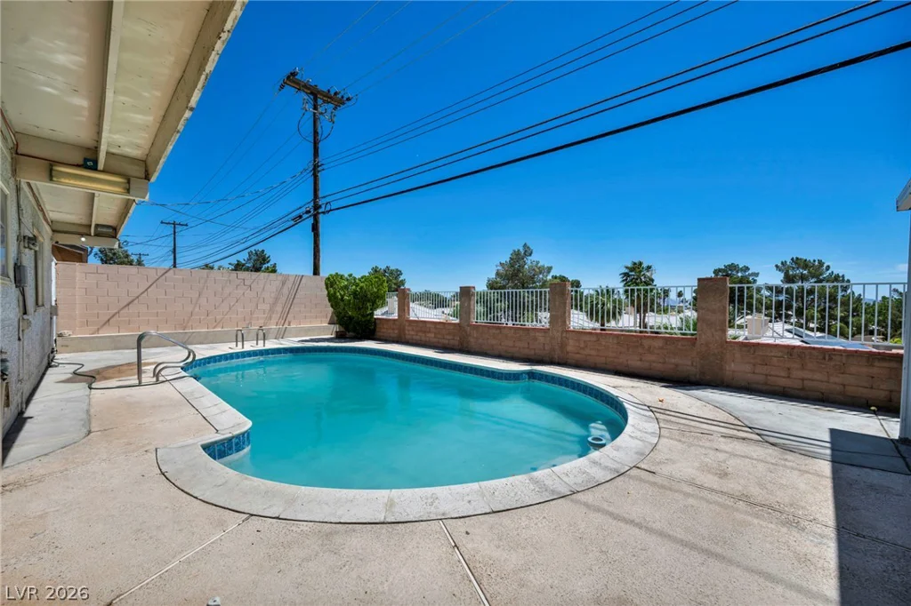 313 Falcon, Las Vegas, NV 89107