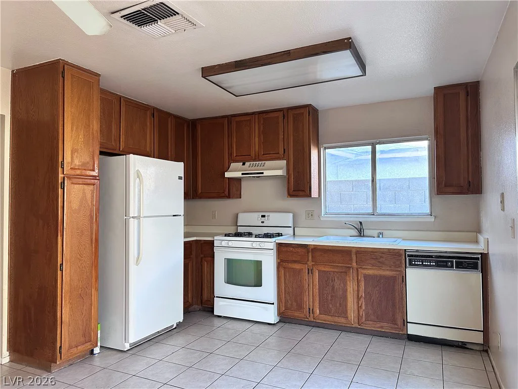 6641 Fredonia, Las Vegas, NV 89108