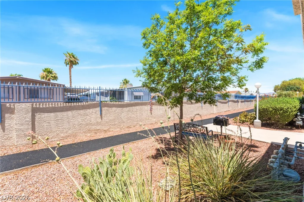 2725 Nellis, Las Vegas, NV 89121