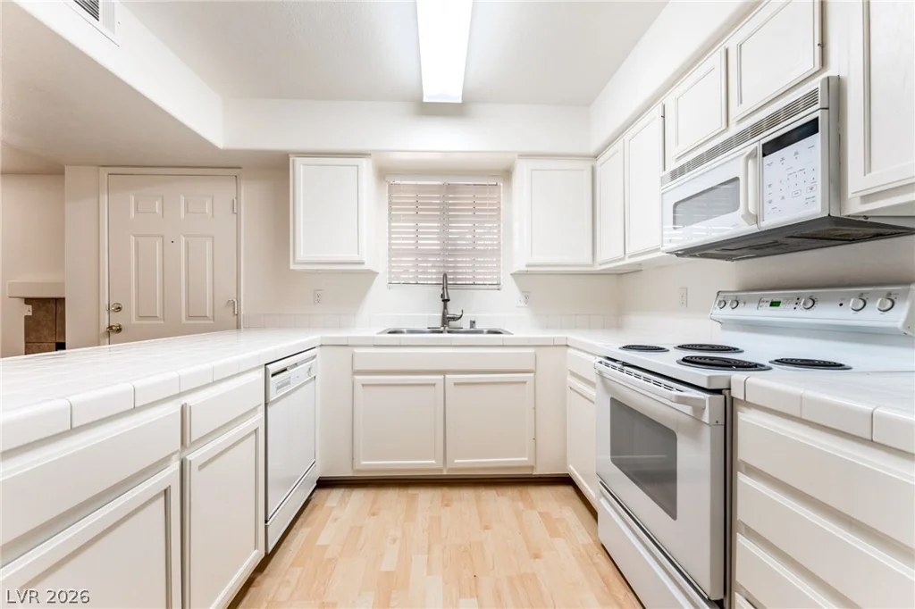 2725 Nellis, Las Vegas, NV 89121