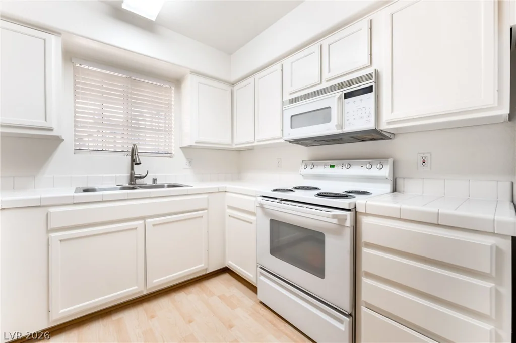 2725 Nellis, Las Vegas, NV 89121