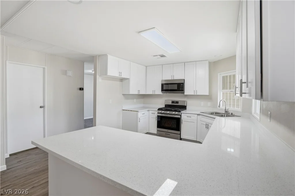 136 Sir George, Las Vegas, NV 89110