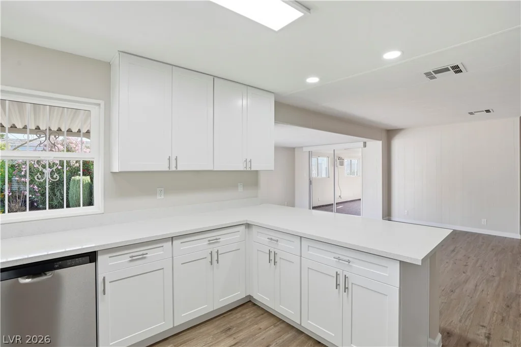 136 Sir George, Las Vegas, NV 89110