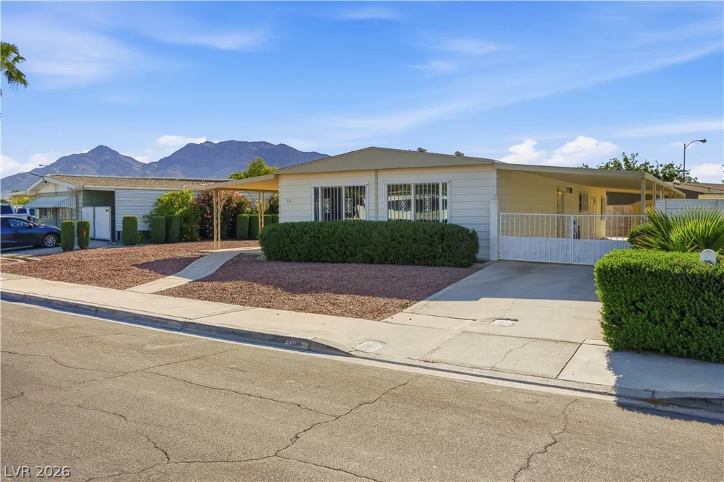 136 Sir George, Las Vegas, NV 89110