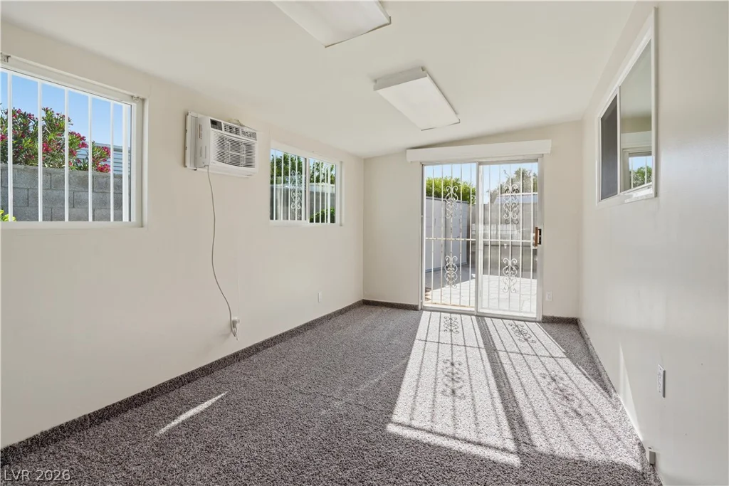 136 Sir George, Las Vegas, NV 89110