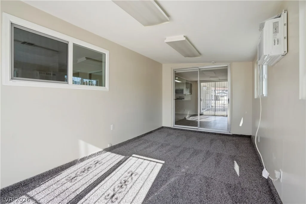 136 Sir George, Las Vegas, NV 89110