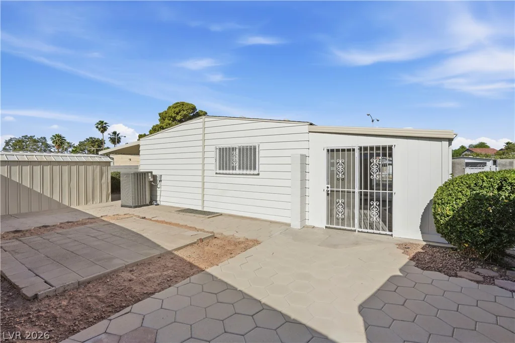 136 Sir George, Las Vegas, NV 89110