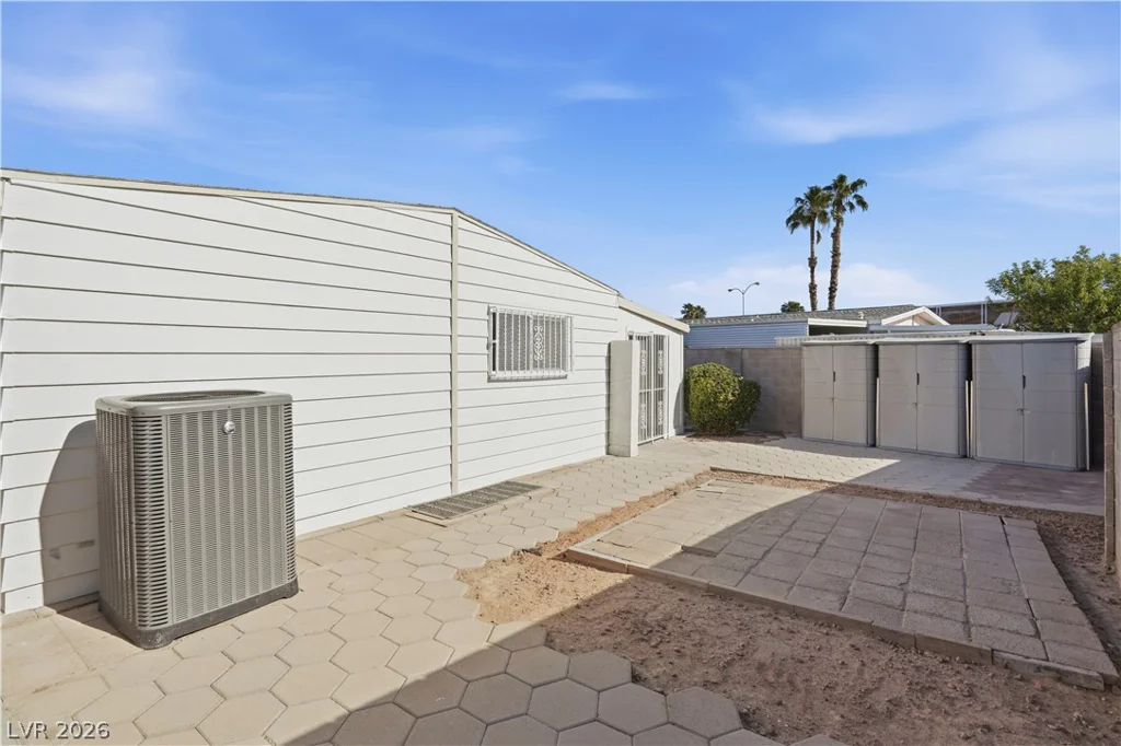 136 Sir George, Las Vegas, NV 89110