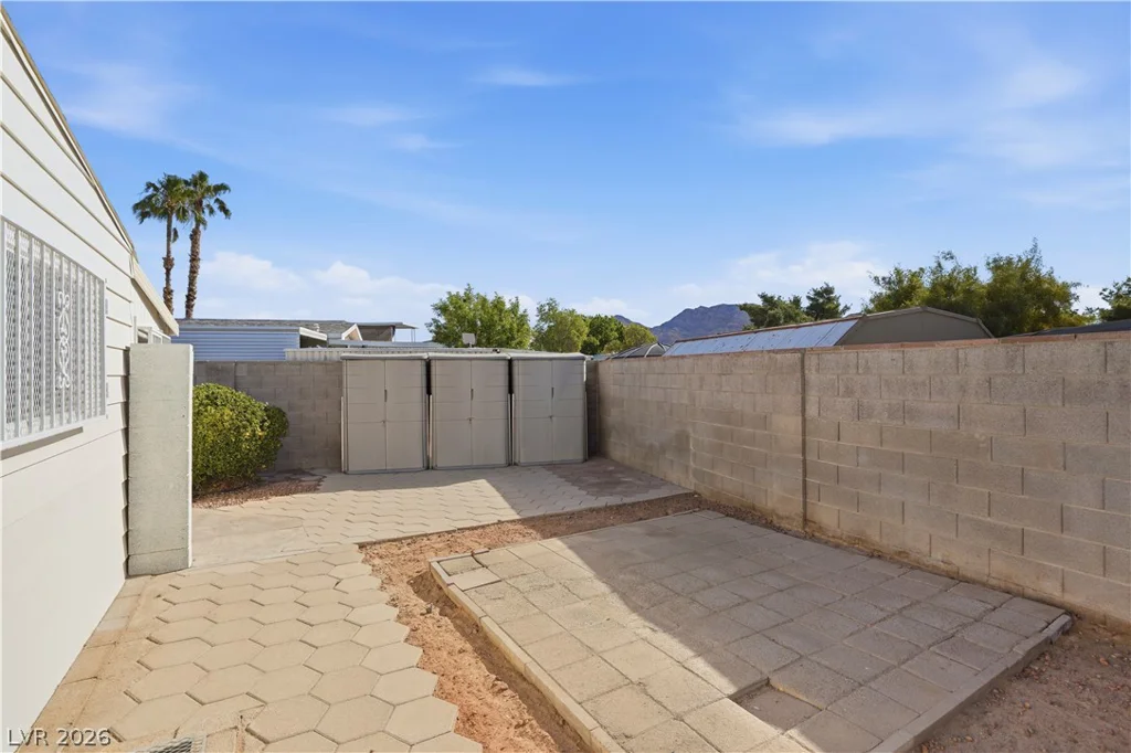 136 Sir George, Las Vegas, NV 89110