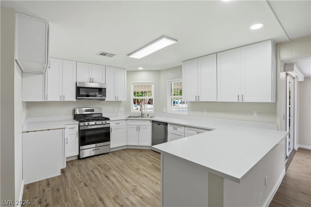 136 Sir George, Las Vegas, NV 89110