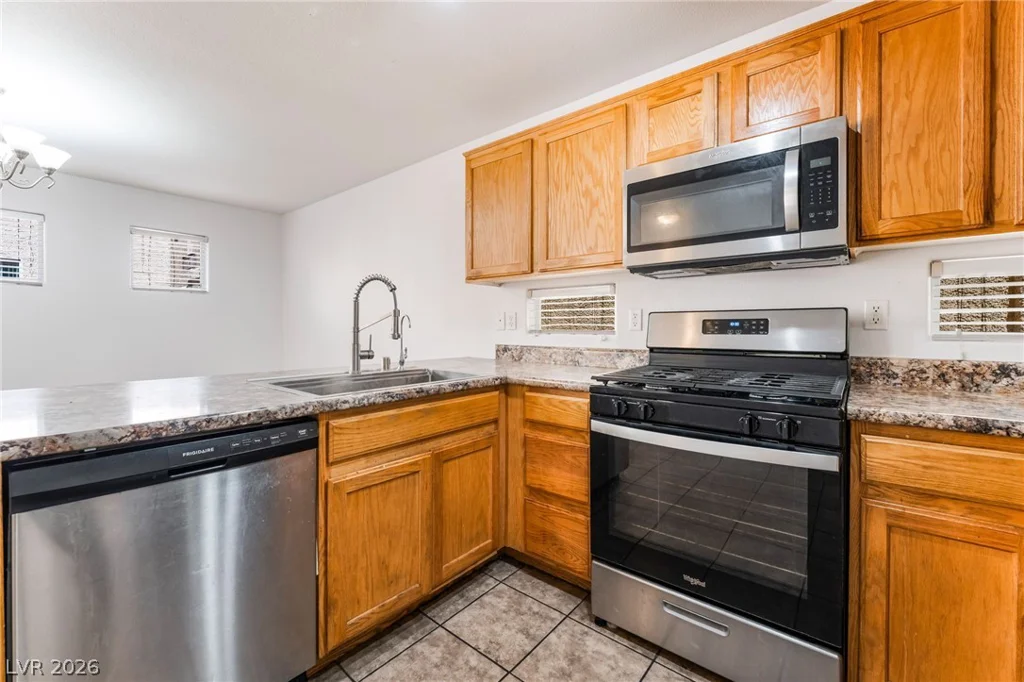 6924 Dancing Cloud, Henderson, NV 89011