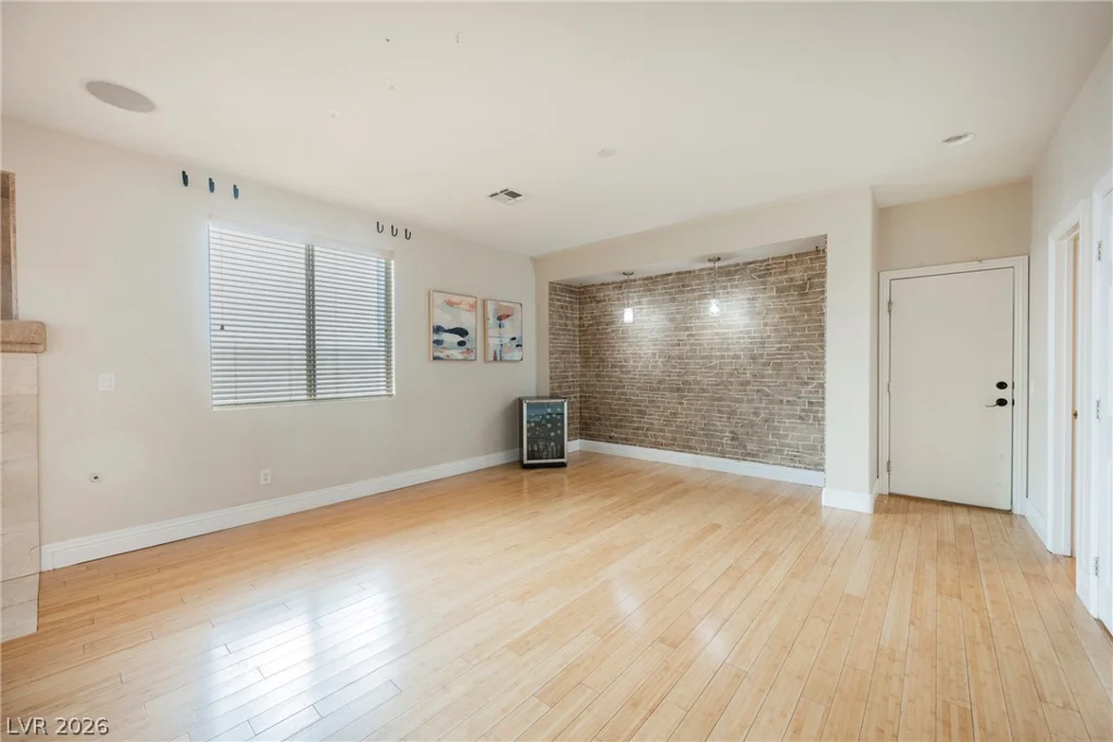 8121 Bear Clan, Las Vegas, NV 89131