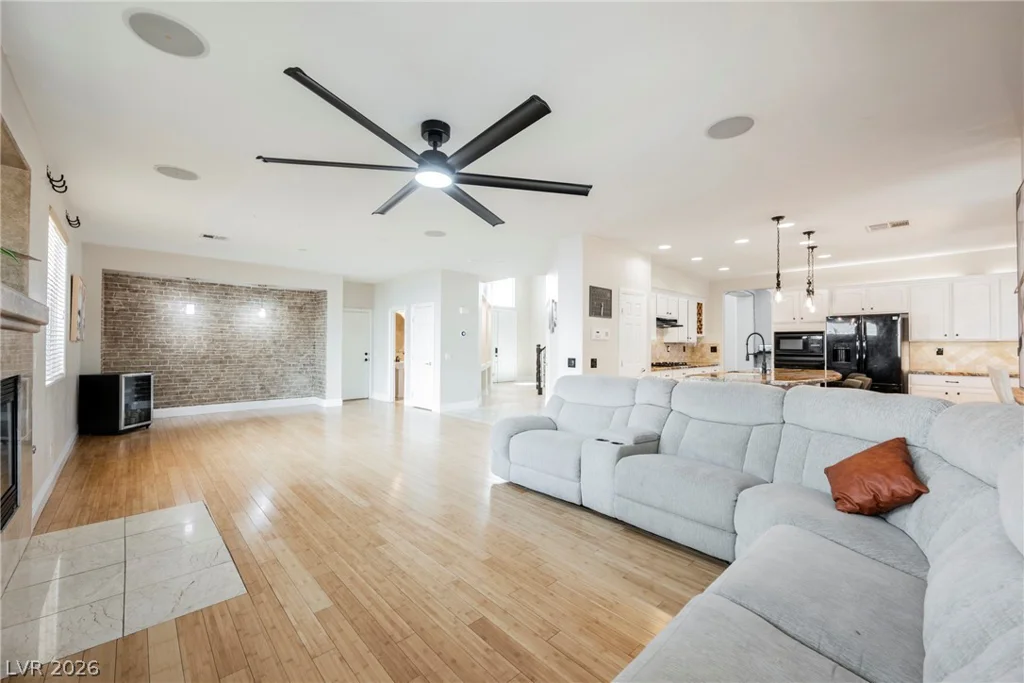 8121 Bear Clan, Las Vegas, NV 89131