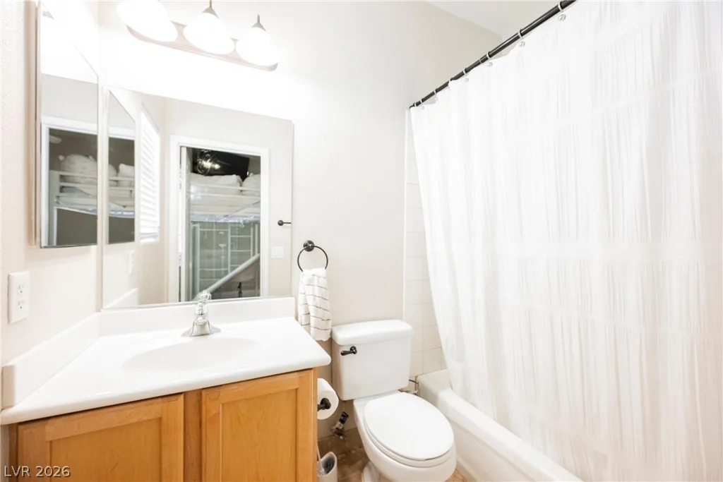 8121 Bear Clan, Las Vegas, NV 89131